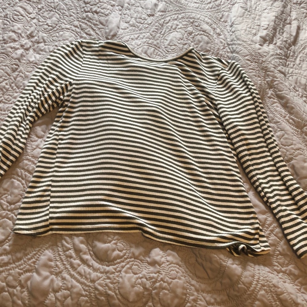 green and white top price drop welcome new!!